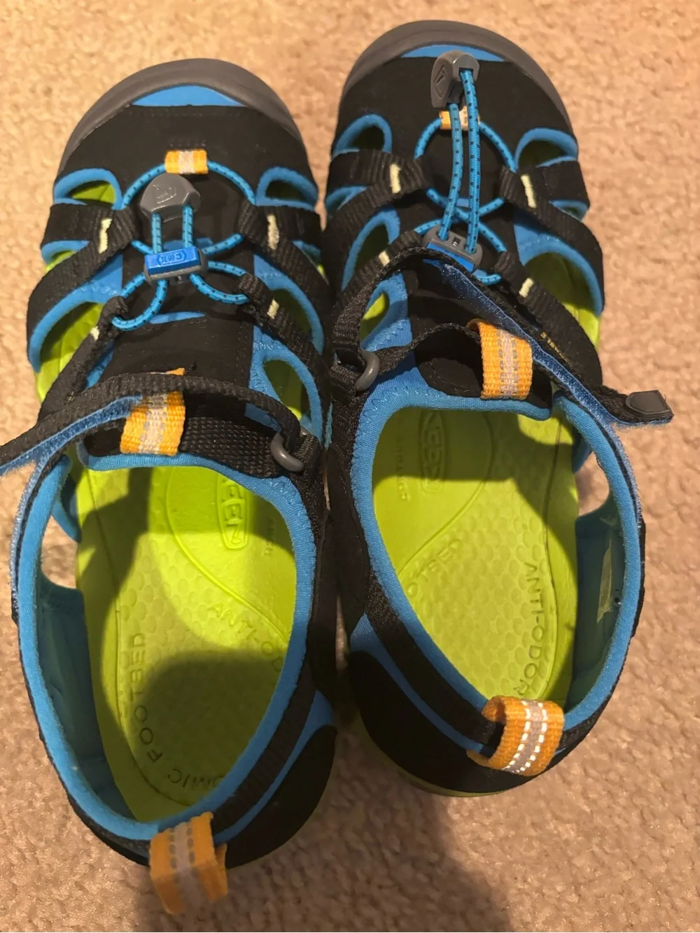 Keen Youth Seacamp II CNX Sandals - Black & Brilliant Blue - size 6
